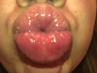 Juicy Lips in Slow Motion 