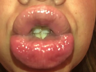 Juicy Lips in Slow Motion 