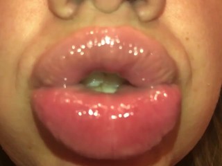 Juicy Lips in Slow Motion 