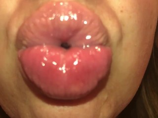 Juicy Lips in Slow Motion 