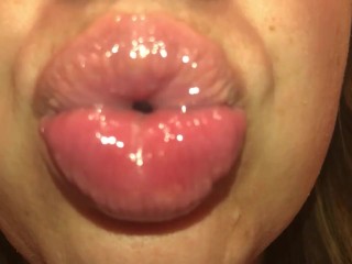 Juicy Lips in Slow Motion 