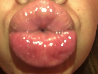 Juicy Lips in Slow Motion 