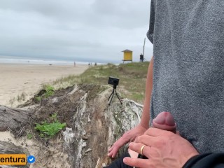 Hidden handjob on the beach, people near! Real Amateur