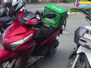 EP.2 THAI GRAB BIKE DELIVERY BLOWJOB นัด Grab ส่งของมาอมควยถึงหอพัก