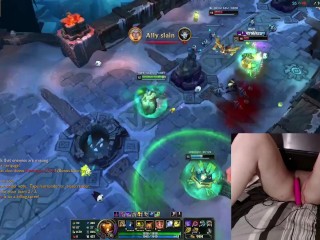 GER Gamer Girl playing LoL with a vibrator between her legs League of Legends #21 Luna