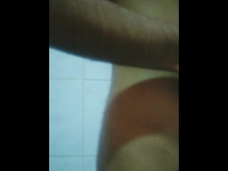 Sexxxy kaushi peeing while taking shower.