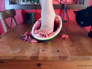 Crushing watermelon with nylon feet trailer