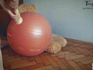 Sporty teen with slim body masturbate her pussy on a fitness ball - Tacy Tight