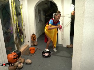 Pissed off Snow White pees in the Halloween Candy - Amateur Boxxx