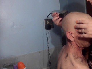 Baldbabey shaves his head