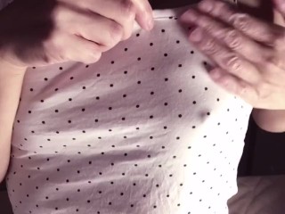 【じらしチクニー】ノーブラでリラックスしてたらムラムラしてちくびが勃ちました Japanese nipple masturbation touch on the clothe