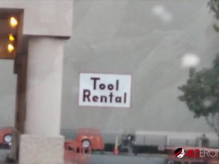 Inked up Mallory Maneater sucks cock in the car