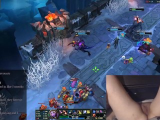 Girl playing League of Legends after over a month break