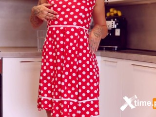 Horny Quinn Diamond pees all over the ground - teaser