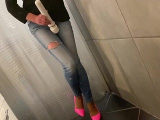 Desperate Pee in my Jeans next he Pee on Me and on end give him BlowJob with Cum on me