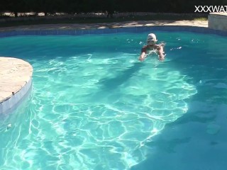 Lidia Skukoha masturbates in the swimming pool