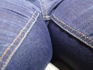 ⭐ Girl totally pisses her blue jeans in public! couldnt hold it!
