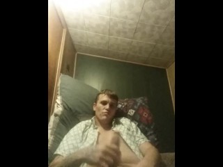 Solo guy cums for camera 