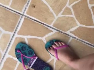 @tici_feet IG ticii feet ticii_feet showing and playing with broken havaianas flip flops (preview)