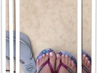 @tici_feet @ticii_feet IG ticii_feet Showing and wearing two different havaianas (preview)