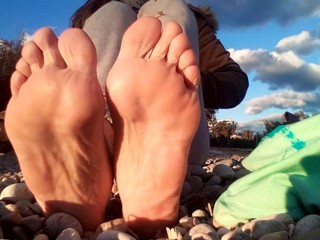 First day at the beach for my feet in 2021!! Enjoy it!!