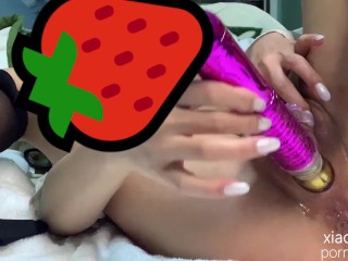 Wearing stockings and using a vibrator to insert a small hole for masturbation, the next (5 minutes 