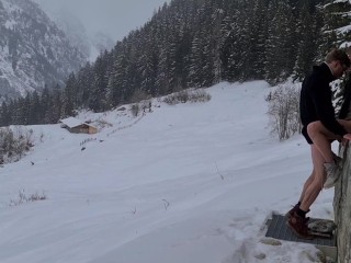 pour faire l'amour DANS LA NEIGE pendant une RANDONNÉE, plein air forêt et chant des oiseaux