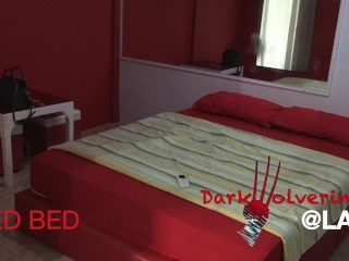 สาวน้อยอยู่บน บนเตียงแดง ณ ลำปาง Woman on top in red bed at Lampang North of Thailand