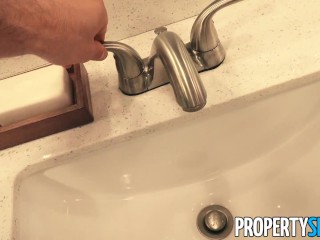 PropertySex Horny Tenant Requires Building Manager's Services