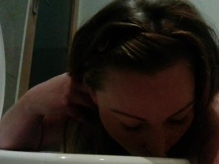 Fat toilet licking whore taking a piss