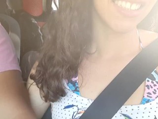 Mi novia me masturba mientras la llevo a casa | Argentina Amateur | ParejaPornhub