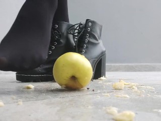 Lady Nymphelin breaks things all for you