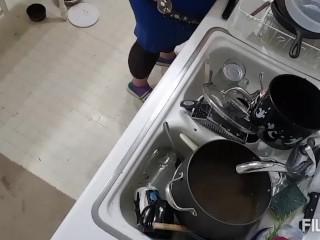 BBW Washing the dishes