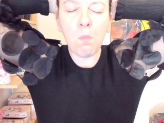 Nicoletta eats you and crushes you under her bite and you little useless insect will be devoured!