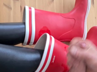 Cum on red rubberboots 