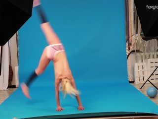 Mischele Lomar hottest flexible nude babe