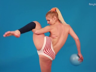 Mischele Lomar hottest flexible nude babe