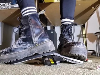 LED-Bar Crushing with dirty Doc Martens Boots (Trailer)