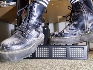 LED-Bar Crushing with dirty Doc Martens Boots (Trailer)