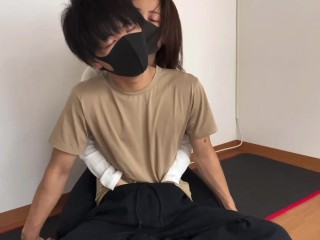 背面手コキでイケメンM男の亀頭と敏感乳首を責めたら射精しちゃいました♡ Japanese Amateur Couple Femdom Handjob Cumshot - えむゆみカップル