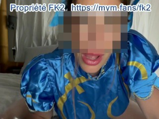 Masturbation hard d'une MILF en chaleur déguisée en CHUN-LI - COSPLAY STREET FIGHTER