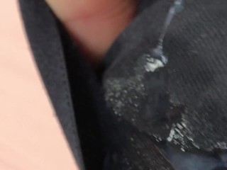 【フルHD ⚠あえぎ声あり】ボクサーブリーフ越しのフルボッキから全力手コキ射精！！たまらず出るなさけないあえぎ声・・・黒パンツにべったりついたドロドロなチンポ汁・・・