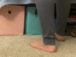 Watching her dirty feet as she folds laundry (footfetish) - glimpseofme
