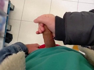 Geiler riskanter Handjob im Supermarkt - Public :P