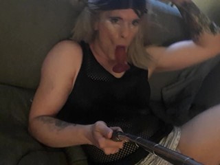 Training biceps with heels and butplugg