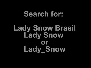 DUAS PELUDAS BATENDO BUMBUM COM DILDO DENTRO- LADY SNOW /RAVE GIRL