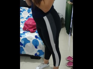 Mi compañera llega del gimnasio y la convencí de follar mientras su novio no está