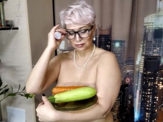 MILF secretary with zucchini and carrots in wet mature cunt... Vaginal testing of a mature slutty ))