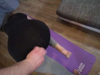 Aufgerissen!  Yoga-Lehrer lässt mich sein Sperma schlucken!