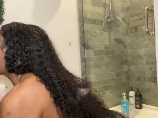 Sexy Ebony Maid Khloe Kxxxng Fucks And Sucks Instead Of Cleaning